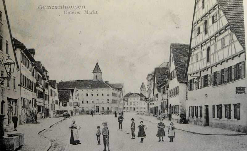 Abbildung 3       Marktplatz 1901    © ‚Gruß aus Gunzenhausen‘ von W. Mühlhäußer